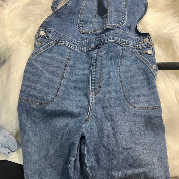 Old Navy. Never worn. New without tags overalls - Picture 4 of 5
